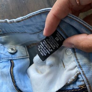 Picture is cutting off bottom of jeans. Size 0.